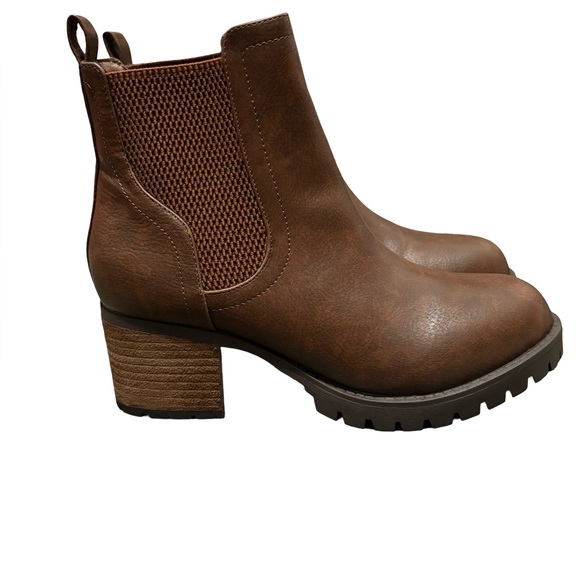 NWOT MIA Tan Ankle Booties - Picture 3 of 7